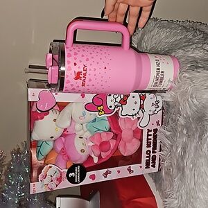 NWT bundle deal valentines day stanley hello kitty